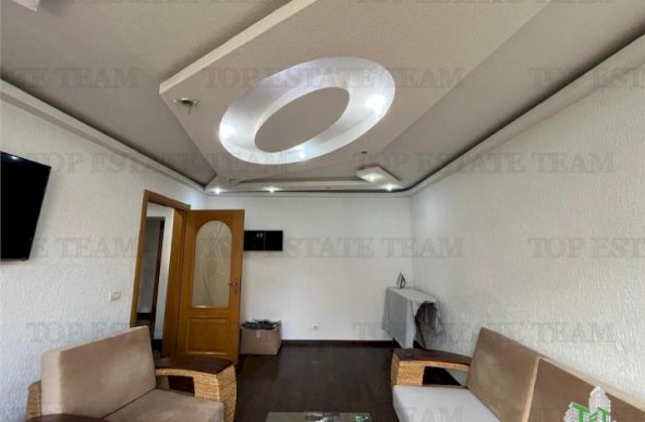 Apartament de 4 camere transformat in 3, strada Spinis