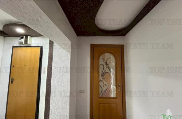 Apartament de 4 camere transformat in 3, strada Spinis