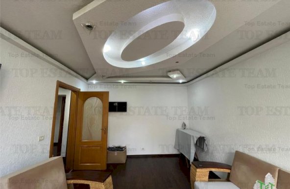 Apartament de 4 camere transformat in 3, zona Piata Resita