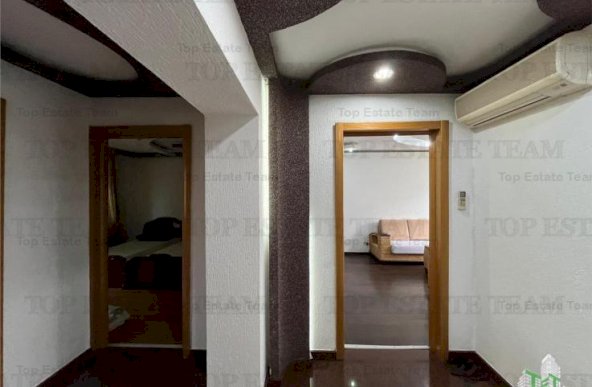 Apartament de 4 camere transformat in 3, zona Piata Resita