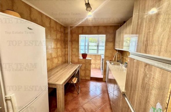 Dristor / Apartament  cu 3 camere de inchiriat + loc de parcare