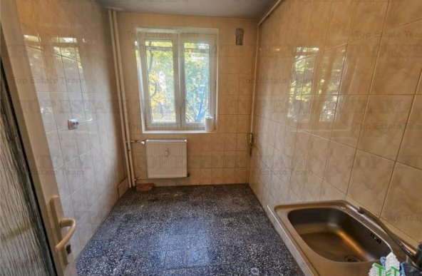 Apartament 3 camere (etaj1) bloc reabilitat zona Rahova/Alexandriei