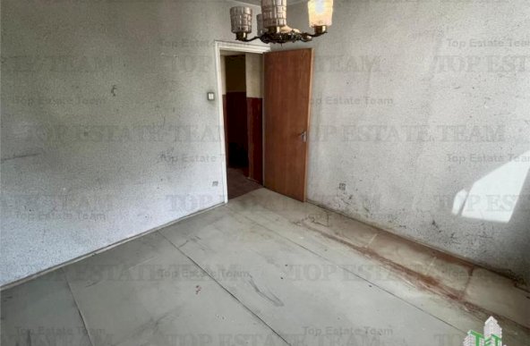 Apartament 3 camere DE RENOVAT