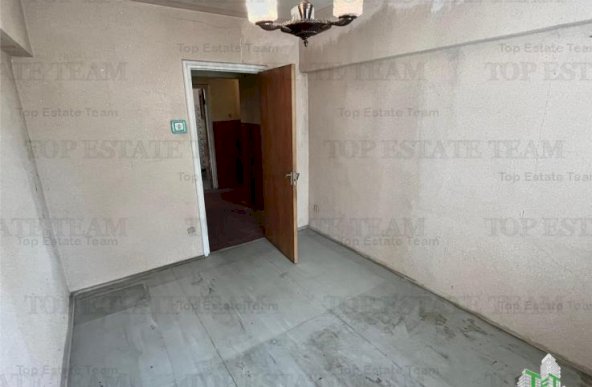 Apartament 3 camere DE RENOVAT