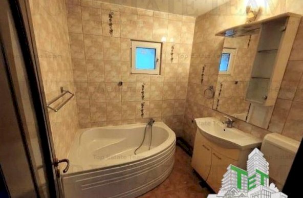 Apartament 2 camere de vanzare in zona Baicului