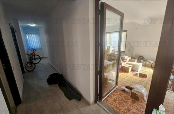 Vila 6 camere garaj dublu cu teren 450 metri in Militari Residence