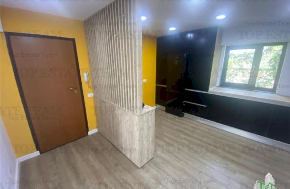 Apartament 4 camere renovat, de inchiriat zona Piata Victoriei