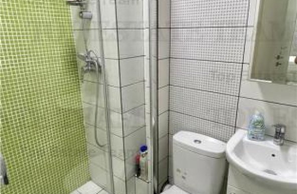 Apartament 3 camere cu 2 bai decomandat metrou Aparatorii Patriei cu centrala termica