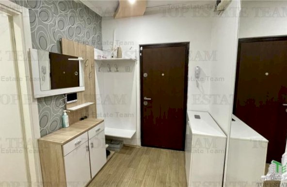 Apartament 3 camere cu 2 bai decomandat metrou Aparatorii Patriei cu centrala termica