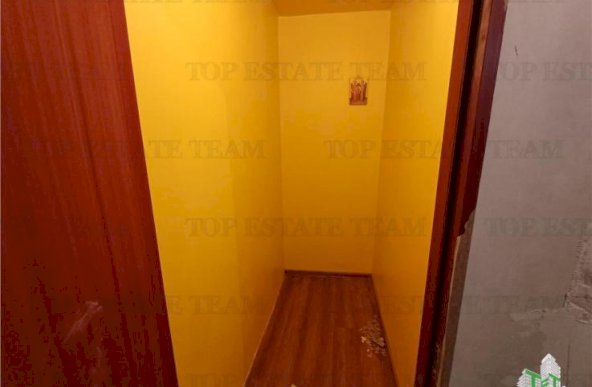 De vanzare apartament decomandat 3 camere