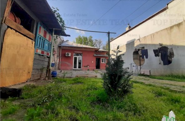 Teren generos 370 mp cu casa demolabila, deschidere la strada asfaltata