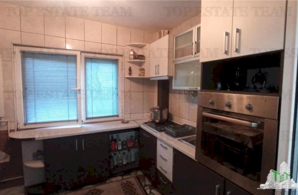 Apartament 3 camere de vanzare, zona Parcul Circului