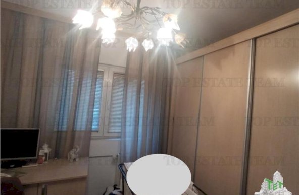 Apartament 3 camere de vanzare, zona Parcul Circului