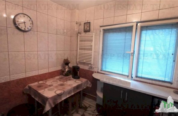 Apartament 3 camere de vanzare, zona Parcul Circului