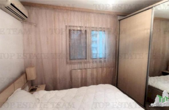 Apartament 3 camere de vanzare, zona Parcul Circului