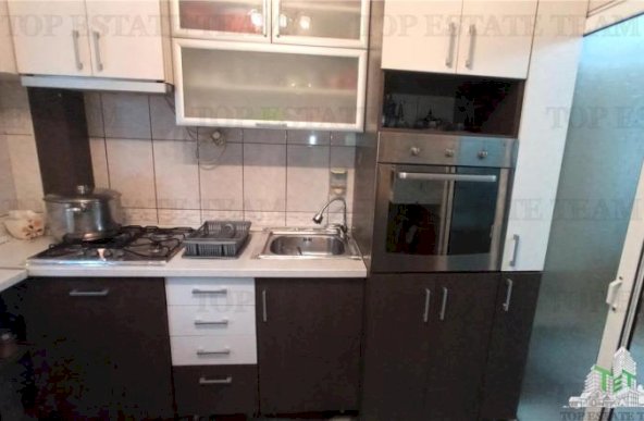 Apartament 3 camere de vanzare, zona Parcul Circului