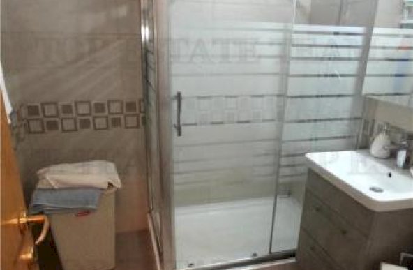 Apartament 3 camere de vanzare, zona Parcul Circului