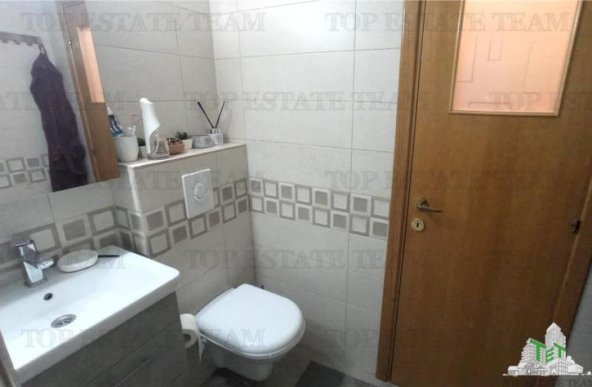 Apartament 3 camere de vanzare, zona Parcul Circului