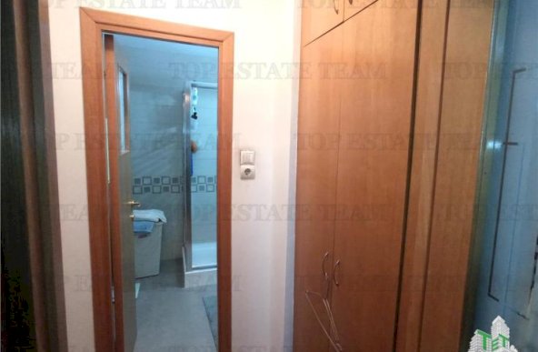 Apartament 3 camere de vanzare, zona Parcul Circului