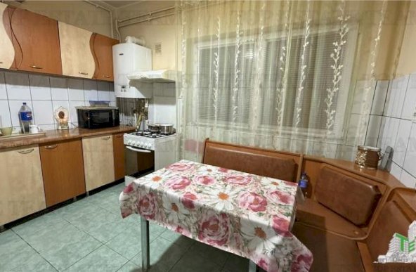 Apartament 3 camere 2 bai decomandat centrala proprie metrou Timpuri Noi