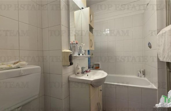 Apartament 3 camere 2 bai decomandat centrala proprie metrou Timpuri Noi