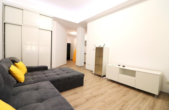 Complet renovat si foarte spatios