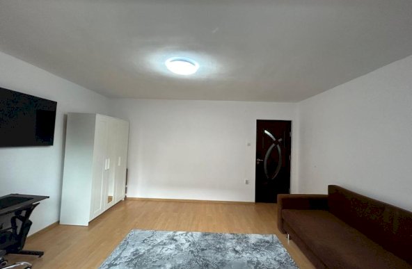 Apartament 1 camera, etaj 2