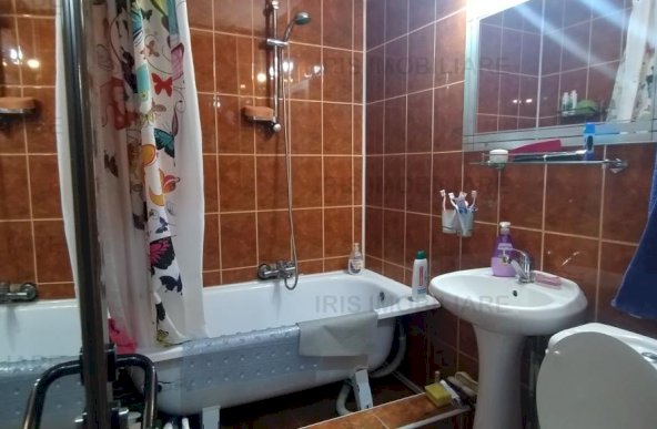 78000euro!Podu ros! Apartament 3 camere,decomandat,la strada!