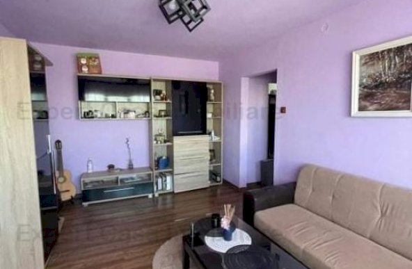 Inchiriez apartament Podu Ros