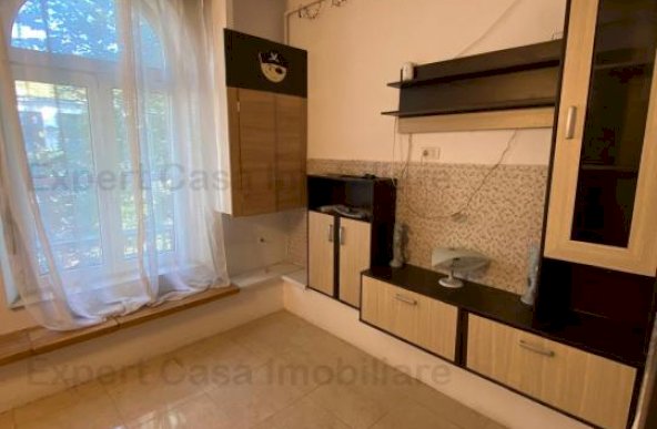 Apartament | 4 camere | Decomandat | Copou