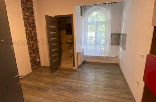 Apartament | 4 camere | Decomandat | Copou