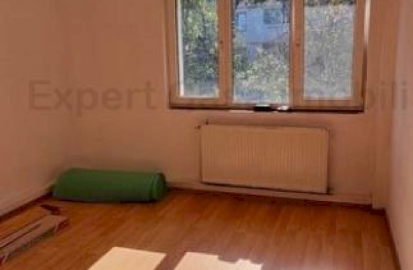 Apartment cu 4 camere Podu Ros