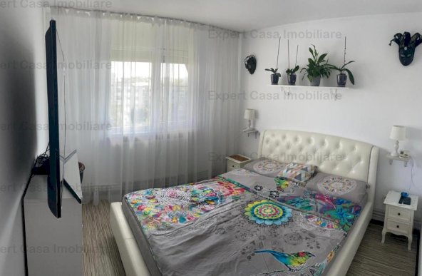 Apartament 3 camere,piata Alexandru cel Bun