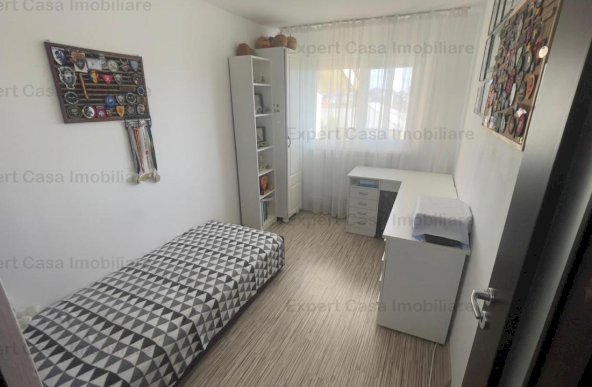 Apartament 3 camere,piata Alexandru cel Bun