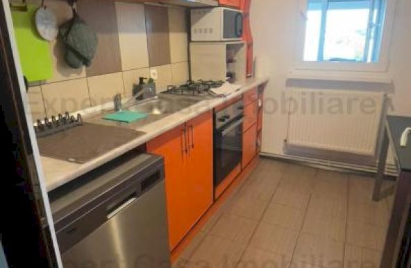 Apartament 3 camere,piata Alexandru cel Bun