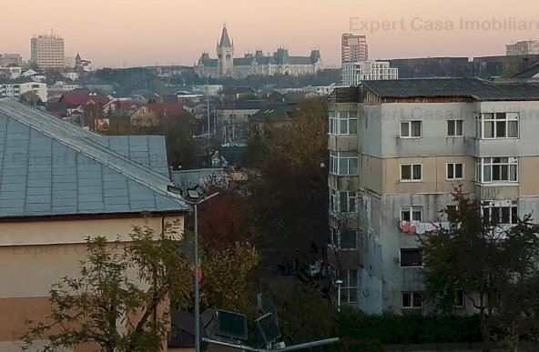 Apartament 3 camere,piata Alexandru cel Bun