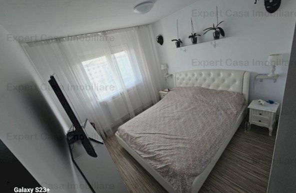 Apartament 3 camere decomandat Alexandru Cel Bun