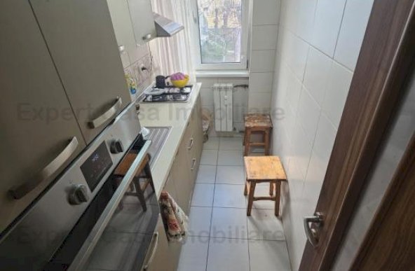 Apartament cu 3 camere in Alexandru Cel Bun 