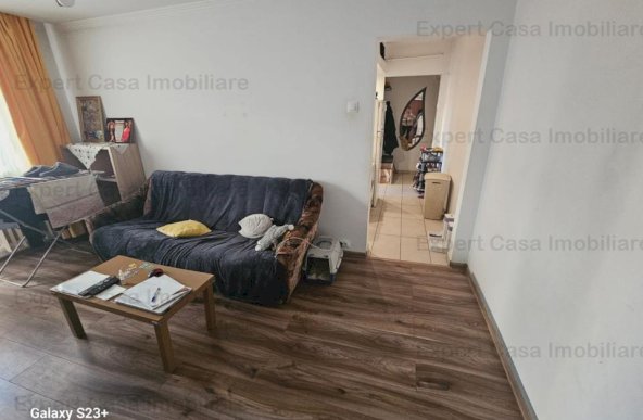 Apartament cu 3 camere in Alexandru Cel Bun 