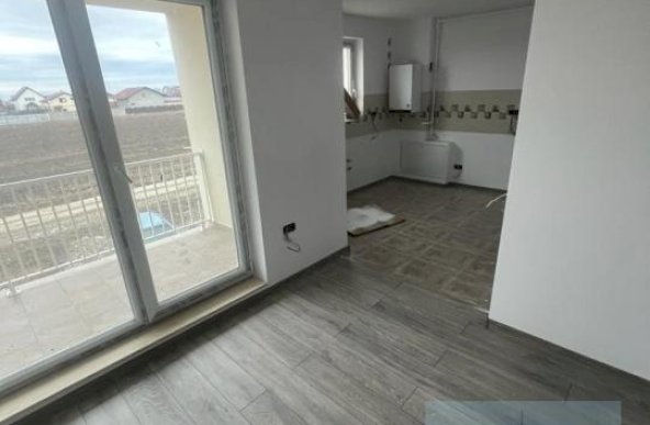 Apartament 3 camere decomandat - zona Sanpetru (ID: 10266)