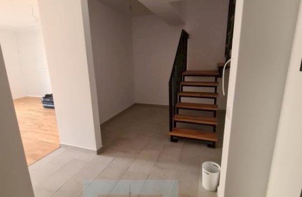 Apartament 4 camere pe doua nivele - zona Brașovul Vechi