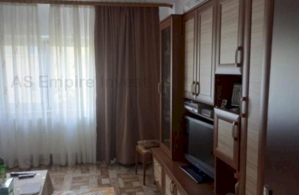 Apartament 3 camere decomandat - zona Tractorul