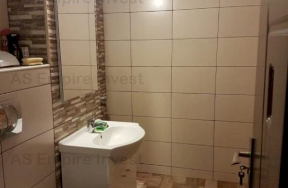 Apartament 3 camere decomandat - zona Tractorul