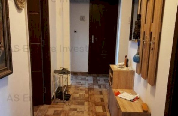 Apartament 3 camere decomandat - zona Tractorul