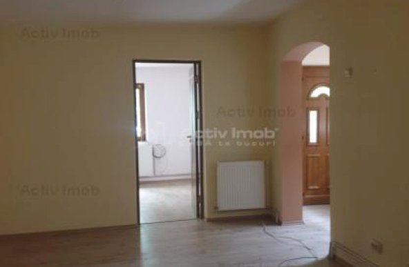 Casa cocheta,teren 316 mp, garaj - Valea Rosie