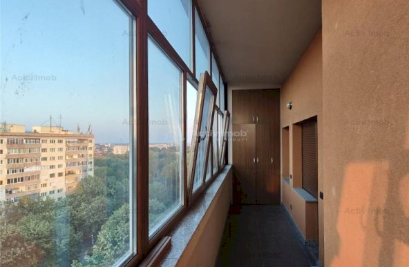 Apartament superb, cu 3 camere, foarte spatios, situat intr-o zona cu foarte multa verdeata