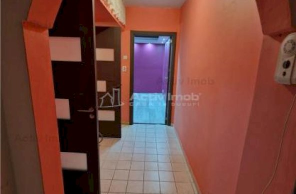 Apartament cu doua camere, cu vecinatati bune, situat in Malu Rosu, in Ploiesti