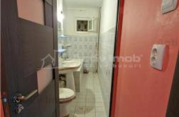 Apartament cu doua camere, cu vecinatati bune, situat in Malu Rosu, in Ploiesti