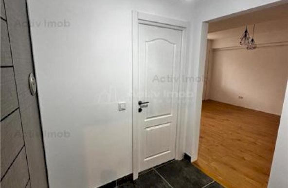 Apartament cu 2 camere, situat ultracentral, proaspat renovat, cu centrala termica si loc de parcare