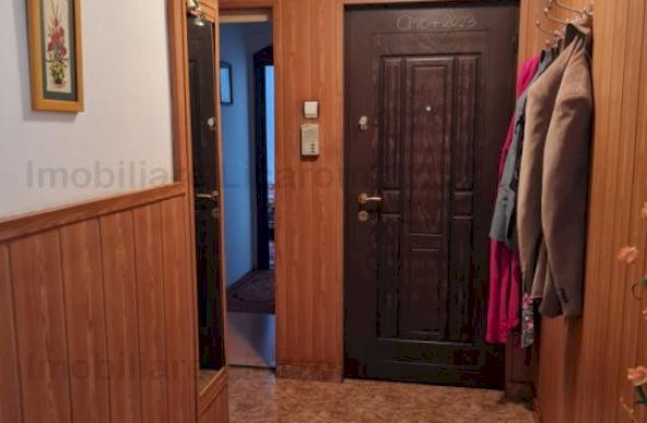 Apartament 3 camere zona Grivitei , decomandat 4/4 pret 75900 euro 